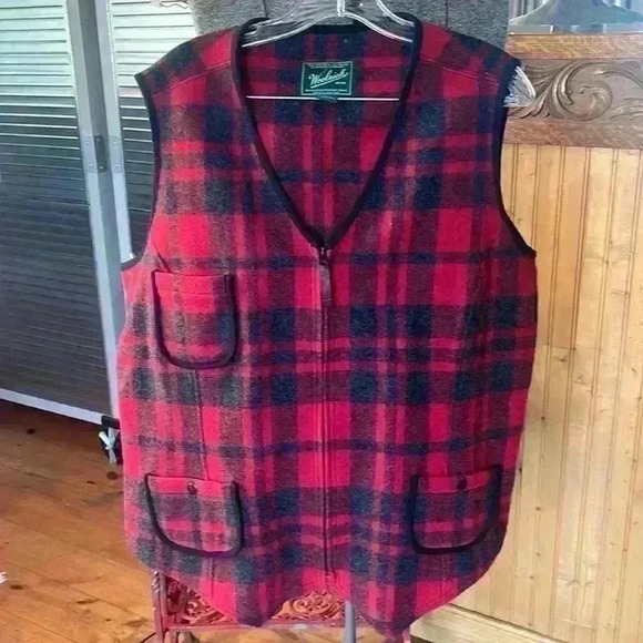 Woolrich women’s 2XL ruby vest. - Picture 1 of 8
